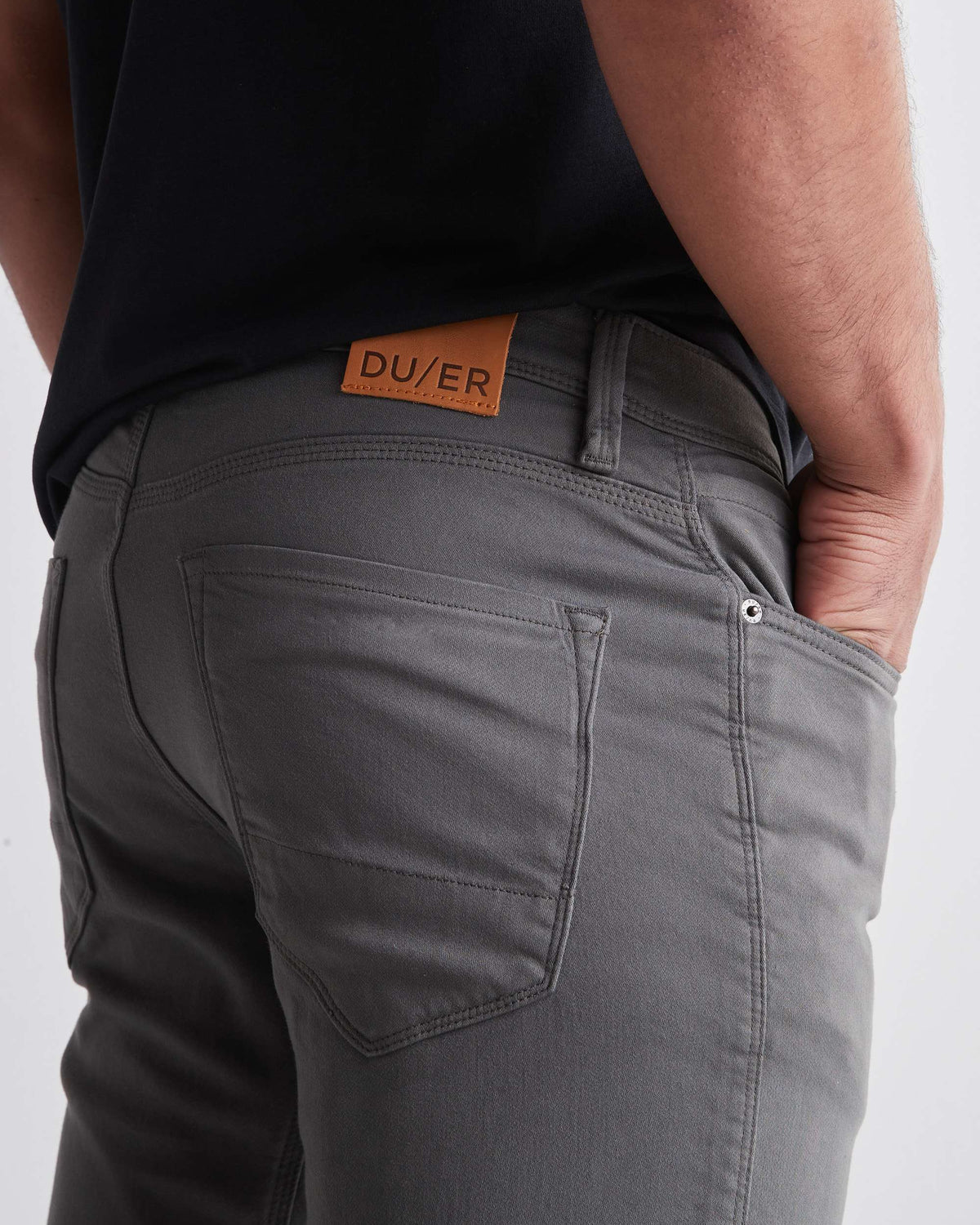 DUER Men's No Sweat Relaxed Taper Pant