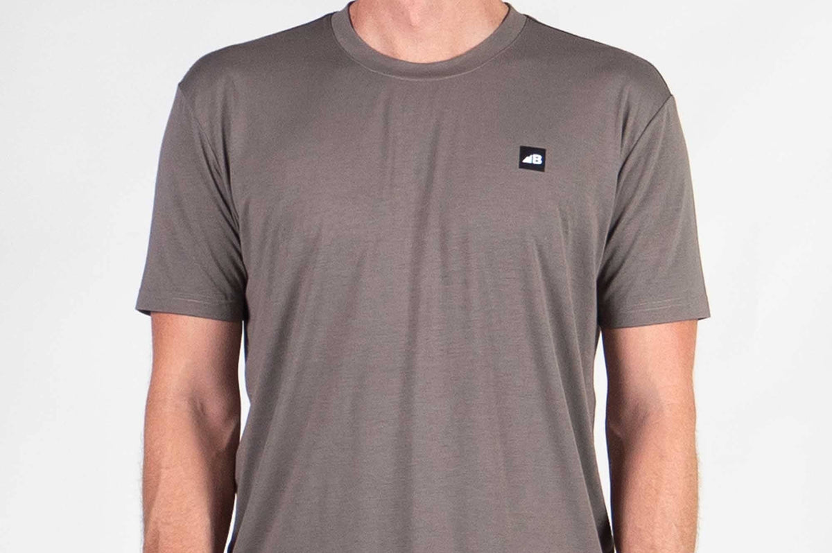 Belong Designs Men's Mountain Traverse Tek Tee Granite Gray
