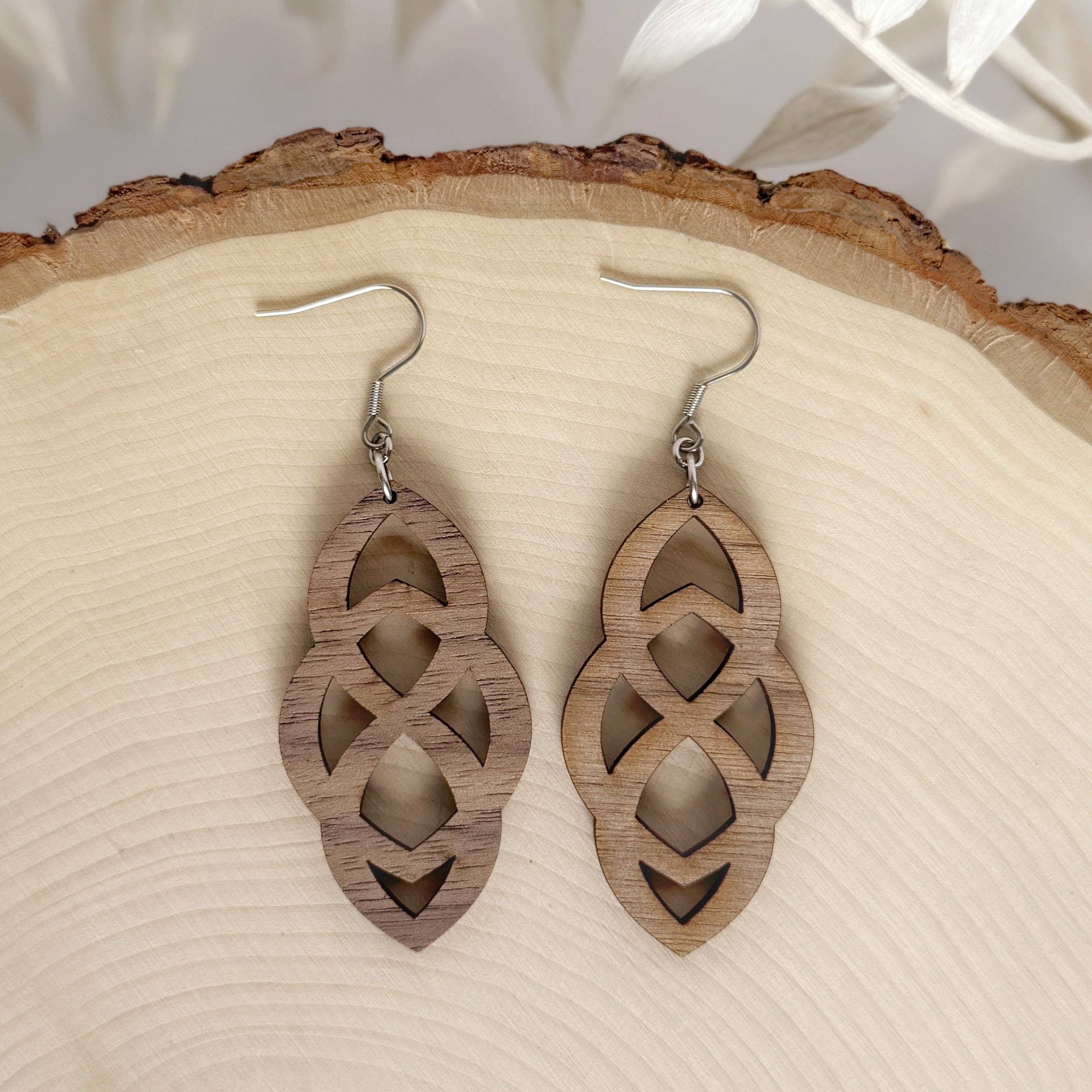The Lonely Pine Lattice Luxe Walnut