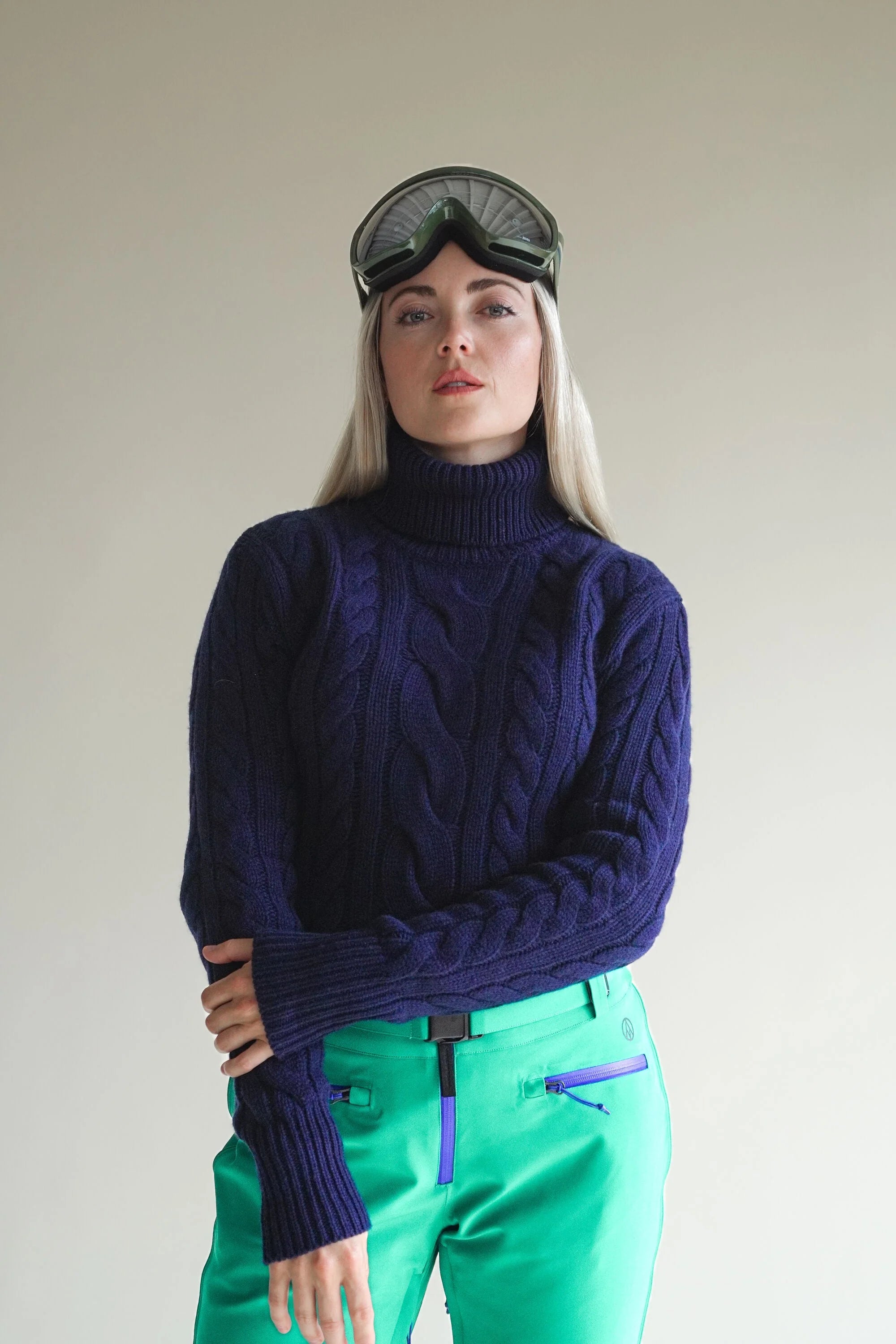 W Cable 8 Sweater Navy