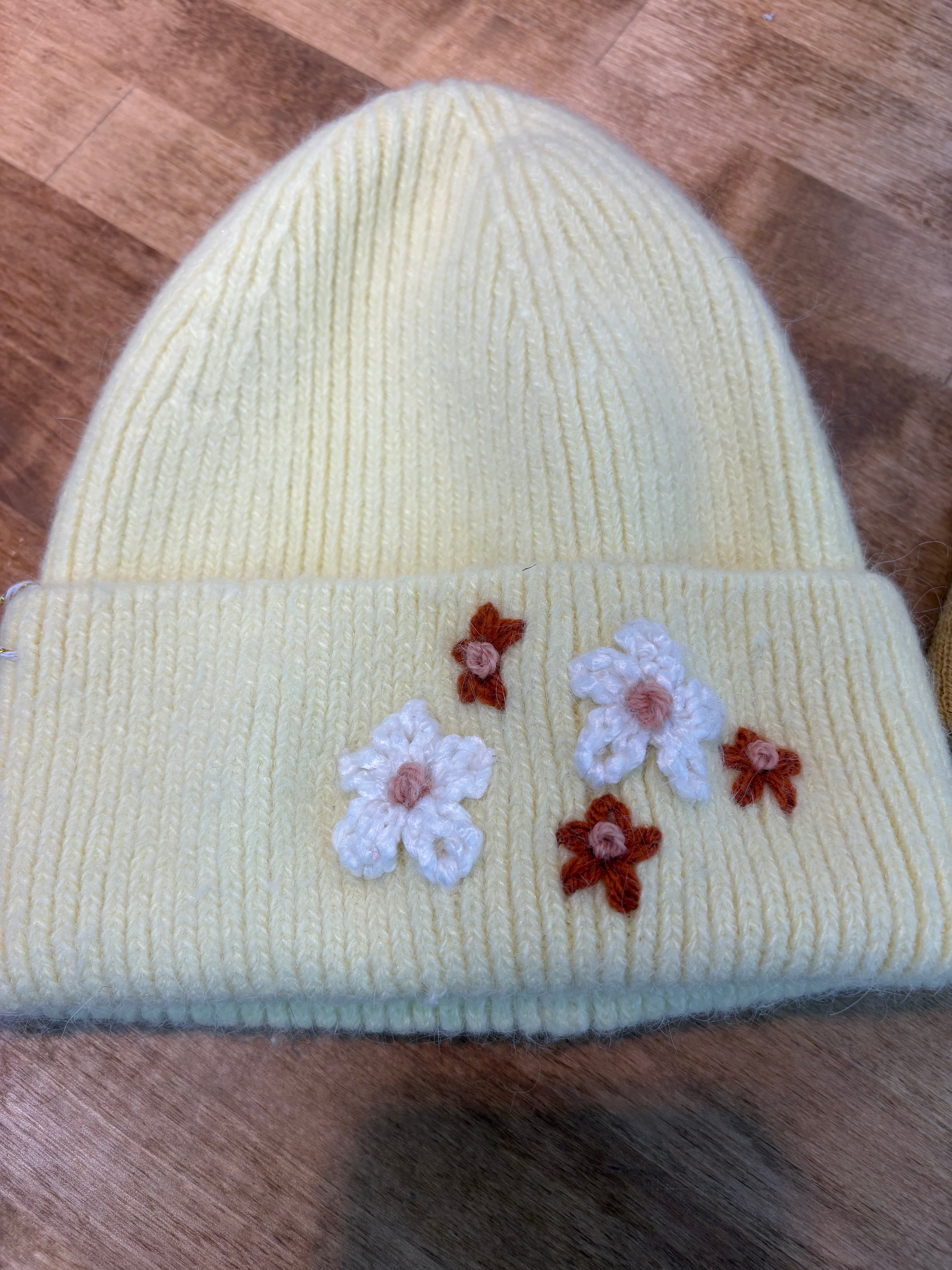 Grand Lake Beanies Flowers light yellow