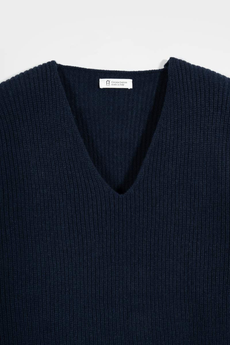 Ester Women's Recycled Cashmere V-Neck Sweater Blackberry Blue