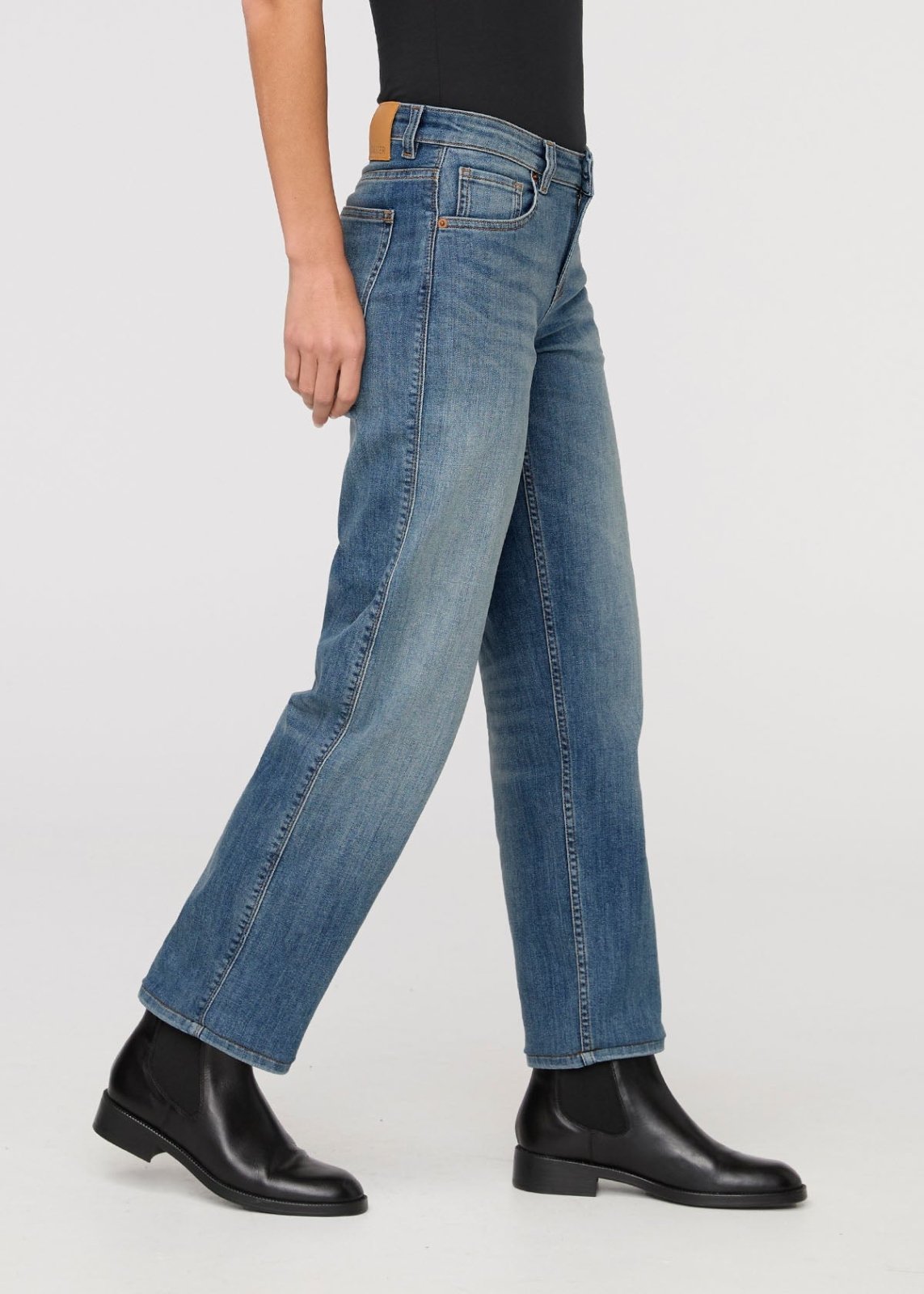 Performance Denim Mid Rise Straight