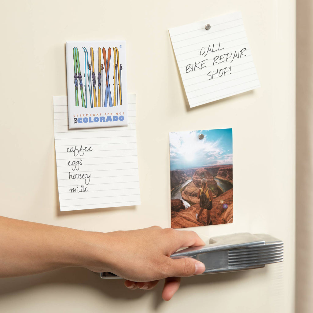 MAGNET Steamboat Springs, Skis in Snow