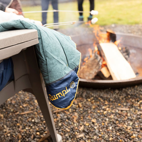 Campfire Puffy Throw Blanket - Sage Navy